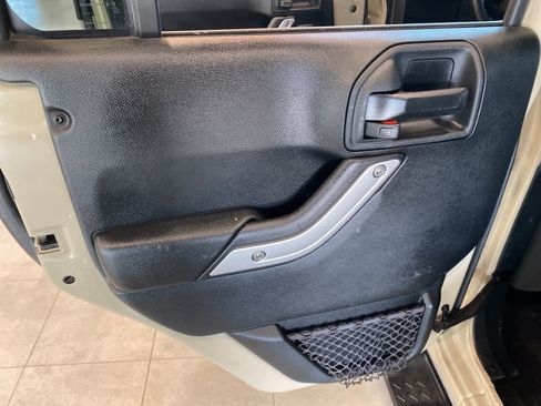 Used 2017 Jeep Wrangler Unlimited Sahara w/ Connectivity Group image 24