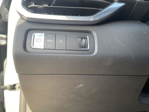 Used 2025 GMC Acadia Elevation image 11