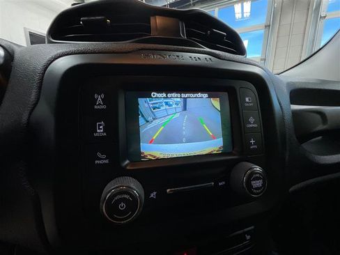 Used 2016 Jeep Renegade Limited FWD image 17