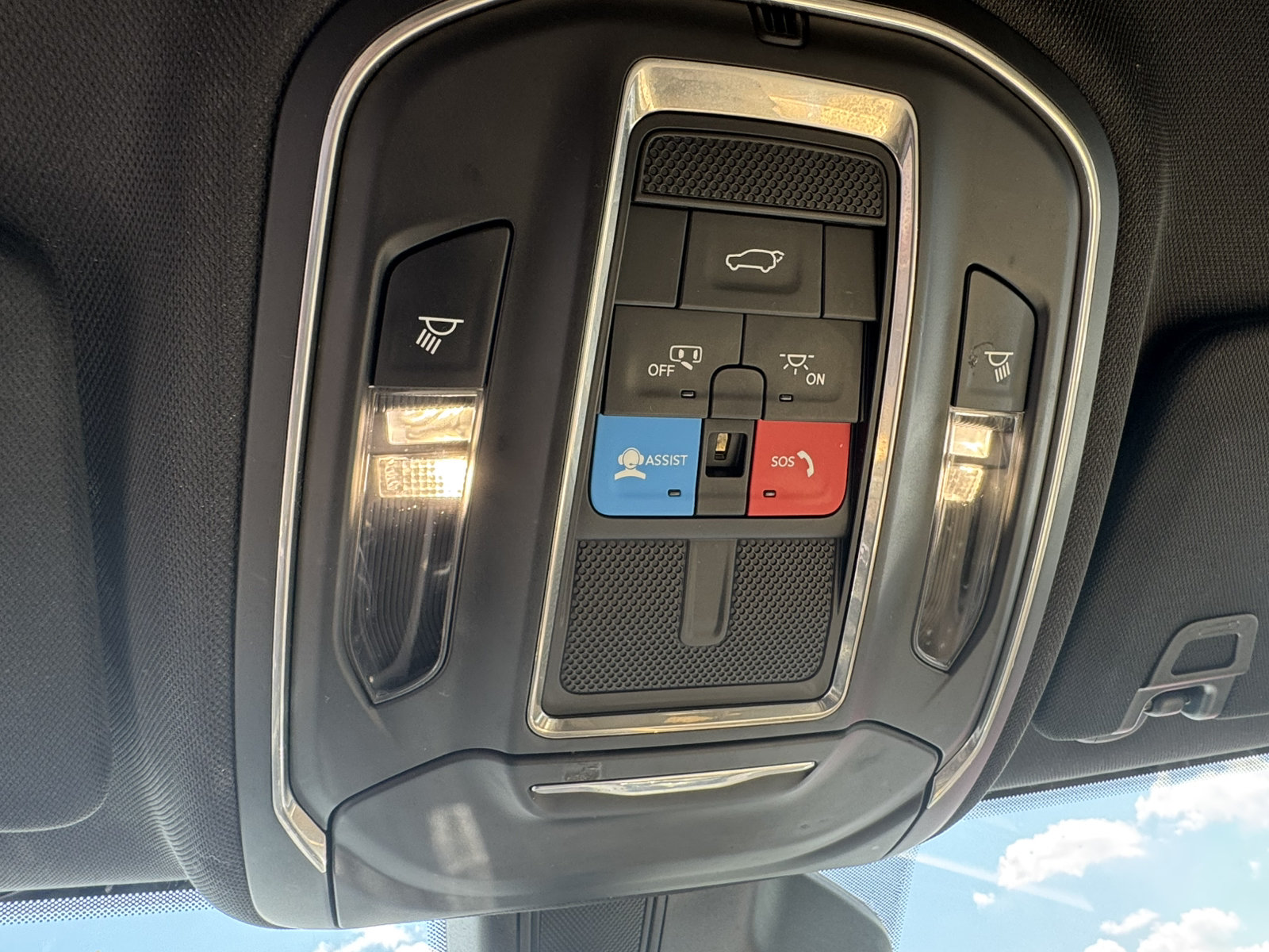 Used 2025 Jeep Grand Cherokee L Limited RWD image 28