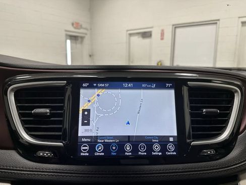 Used 2020 Chrysler Pacifica Limited FWD image 21