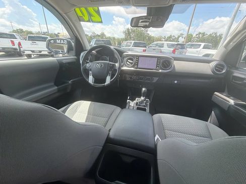Used 2020 Toyota Tacoma SR5 AWD/4WD image 11