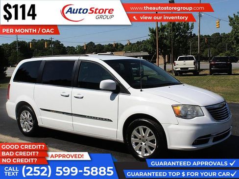 Used 2014 Chrysler Town & Country Touring image 4