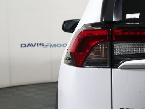 Used 2022 Toyota RAV4 LE image 10