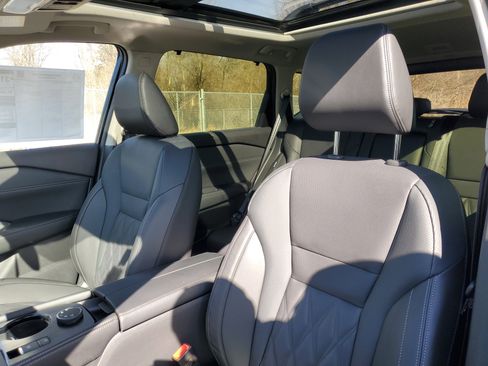 New 2026 Nissan Rogue Platinum image 8