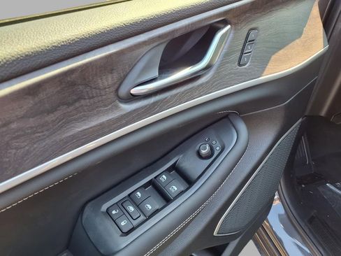 New 2026 Jeep Grand Cherokee L Limited AWD/4WD image 18
