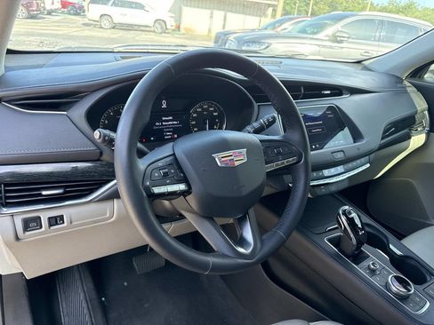 Used 2021 Cadillac XT4 Premium Luxury AWD/4WD image 33