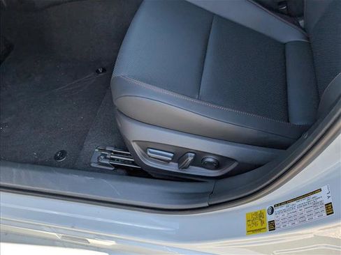 New 2026 Toyota Prius Plug-In Hybrid FWD image 4