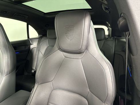 Certified 2025 Porsche Macan 4 Electric image 42