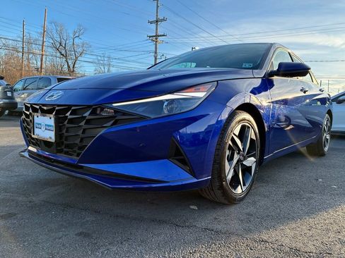 Used 2023 Hyundai Elantra SEL w/ Convenience Package image 3