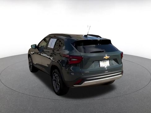 Used 2025 Chevrolet Trax LT image 11