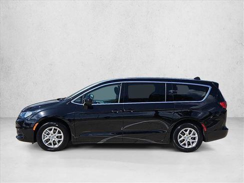 Used 2024 Chrysler Voyager LX FWD image 9