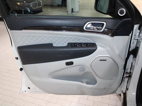 Used 2020 Jeep Grand Cherokee Summit AWD/4WD image 8