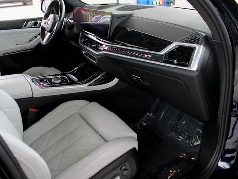 Used 2024 BMW X7 xDrive40i w/ M Sport Package AWD/4WD image 23