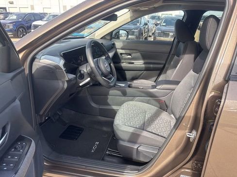 New 2026 Nissan Kicks SV w/ SV Premium Package FWD image 8