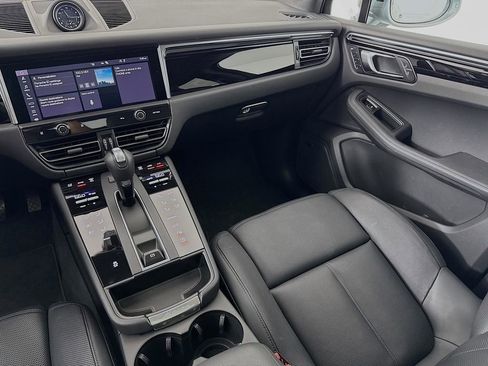 Certified 2025 Porsche Macan AWD/4WD image 27