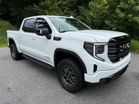 Used 2025 GMC Sierra 1500 AT4 w/ AT4 Premium Package AWD/4WD image 4