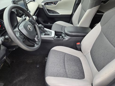Used 2020 Toyota RAV4 XLE w/ Convenience Package FWD image 9