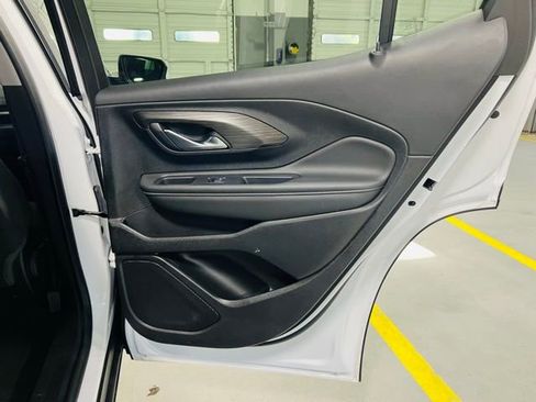 Used 2024 GMC Terrain SLE image 31