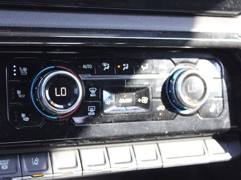 Used 2024 GMC Sierra 2500 AT4 w/ AT4 Premium Plus Package image 41