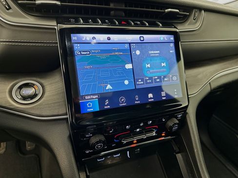 Used 2024 Jeep Grand Cherokee L Limited w/ Luxury Tech Group II image 26