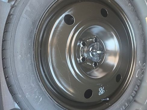 Used 2020 Lincoln Continental w/ Premium Package image 16