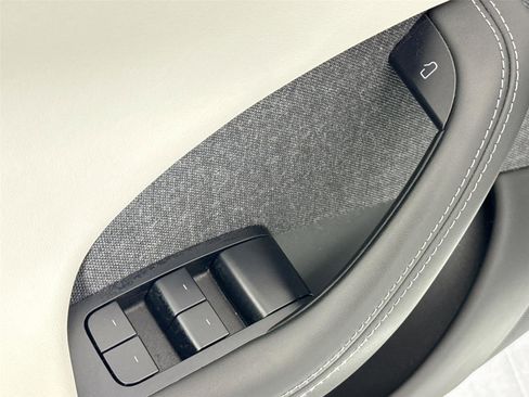 Used 2022 Tesla Model S image 25