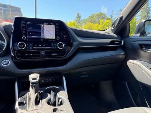 Used 2022 Toyota Highlander XSE AWD/4WD image 25