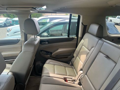 Used 2020 GMC Yukon XL SLT w/ Open Road Package AWD/4WD image 5