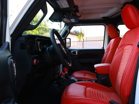Used 2025 Jeep Wrangler Unlimited Rubicon AWD/4WD image 19