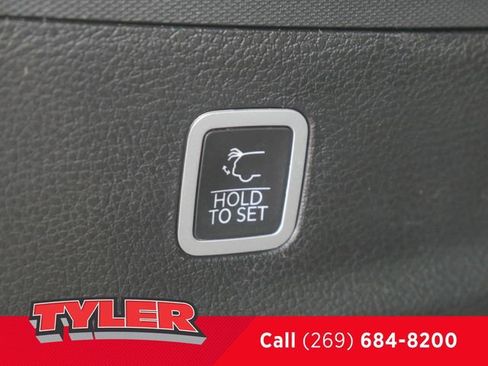 Used 2023 Jeep Wagoneer L Series II image 19