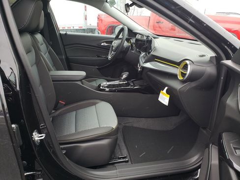 New 2026 Chevrolet Trax LT w/ Sunroof Package image 11