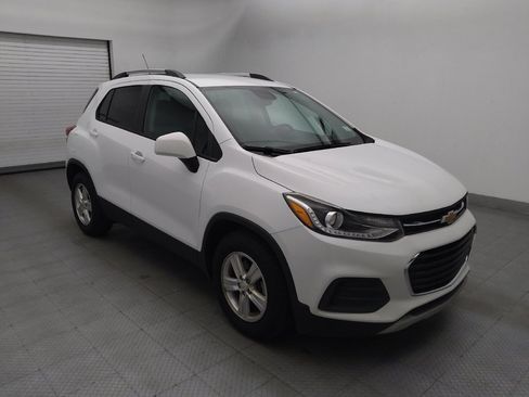 Used 2021 Chevrolet Trax LT w/ Premium Seat Package FWD image 13