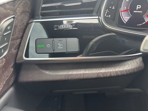Used 2019 Audi Q8 Premium Plus AWD/4WD image 30