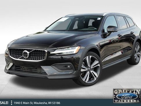 Used 2024 Volvo V60 B5 Cross Country Plus image 1