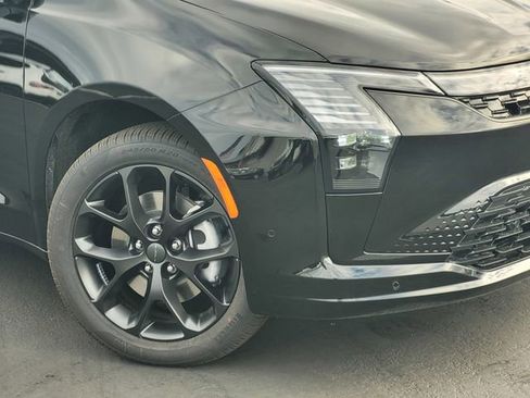 New 2027 Chrysler Pacifica Limited AWD/4WD image 3