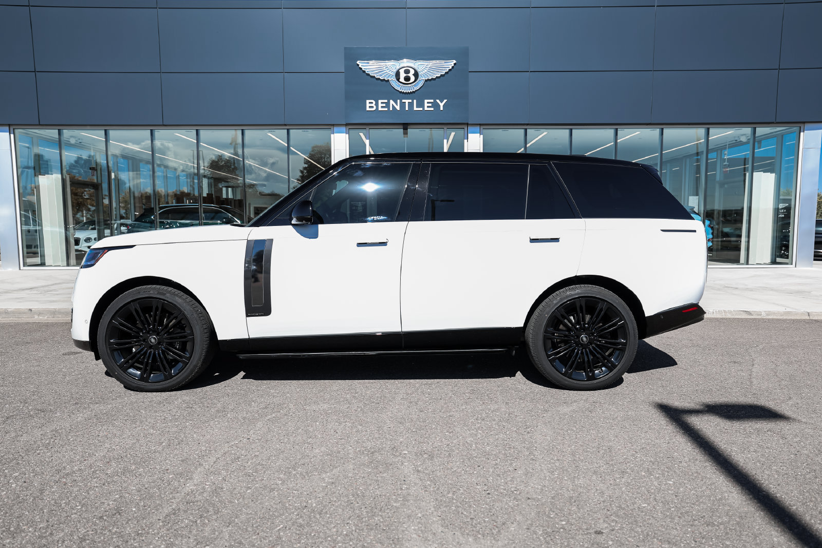 Used 2025 Land Rover Range Rover Long Wheelbase Autobiography AWD/4WD image 5