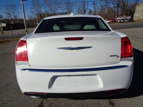 Used 2017 Chrysler 300 C image 6