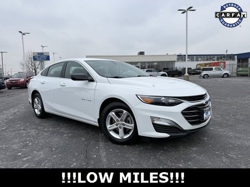 Used 2022 Chevrolet Malibu LS image 2