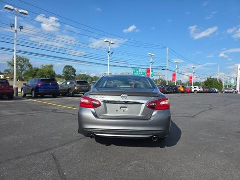 Used 2017 Nissan Altima 2.5 SR FWD image 6