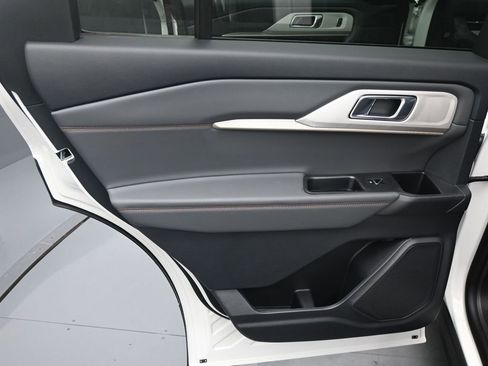 New 2026 Ford Explorer Active RWD image 8