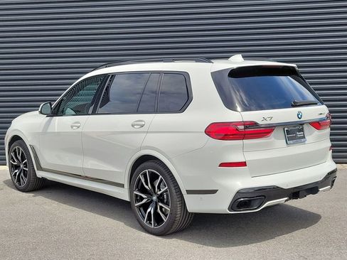 Used 2021 BMW X7 xDrive40i w/ M Sport Package AWD/4WD image 3