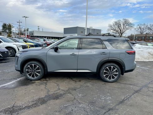 New 2026 Nissan Pathfinder Platinum image 8
