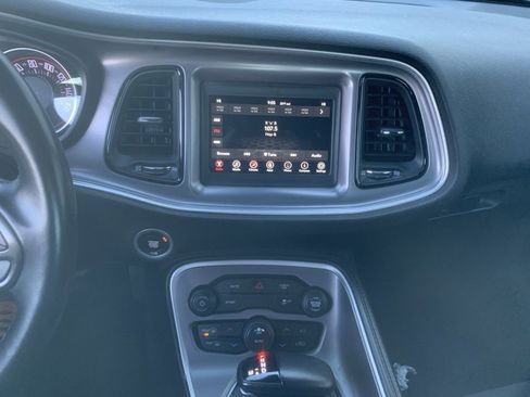 Used 2022 Dodge Challenger SXT image 17