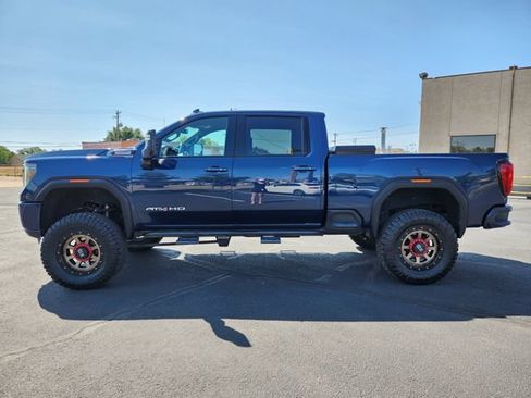 Used 2022 GMC Sierra 2500 AT4 w/ AT4 Preferred Package AWD/4WD image 6