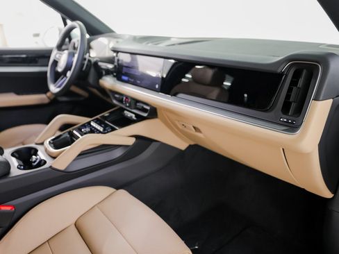 Certified 2026 Porsche Cayenne AWD/4WD image 27