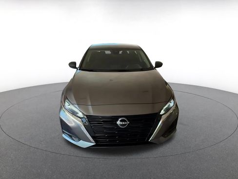 Used 2025 Nissan Altima 2.5 SV FWD image 3