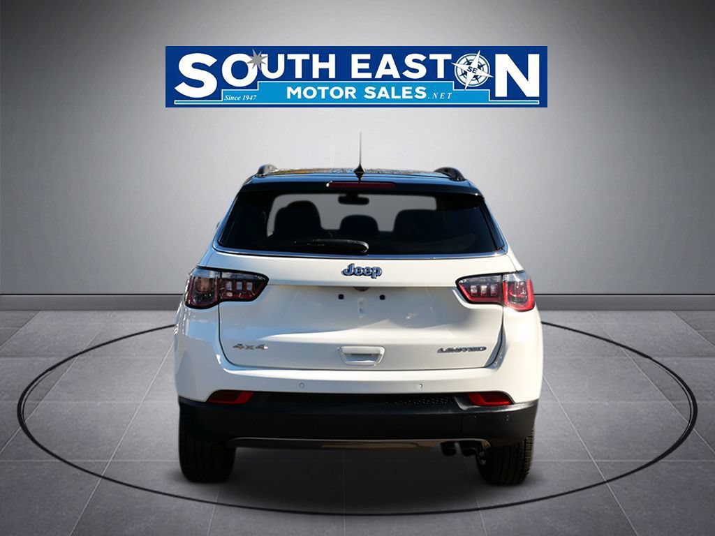 Used 2018 Jeep Compass Limited w/ Navigation Group AWD/4WD image 4
