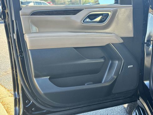 Used 2024 Chevrolet Suburban Premier w/ Advanced Technology Package image 14
