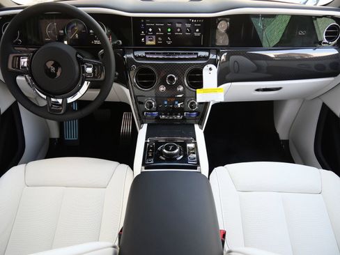 New 2026 Rolls-Royce Cullinan Black Badge image 4